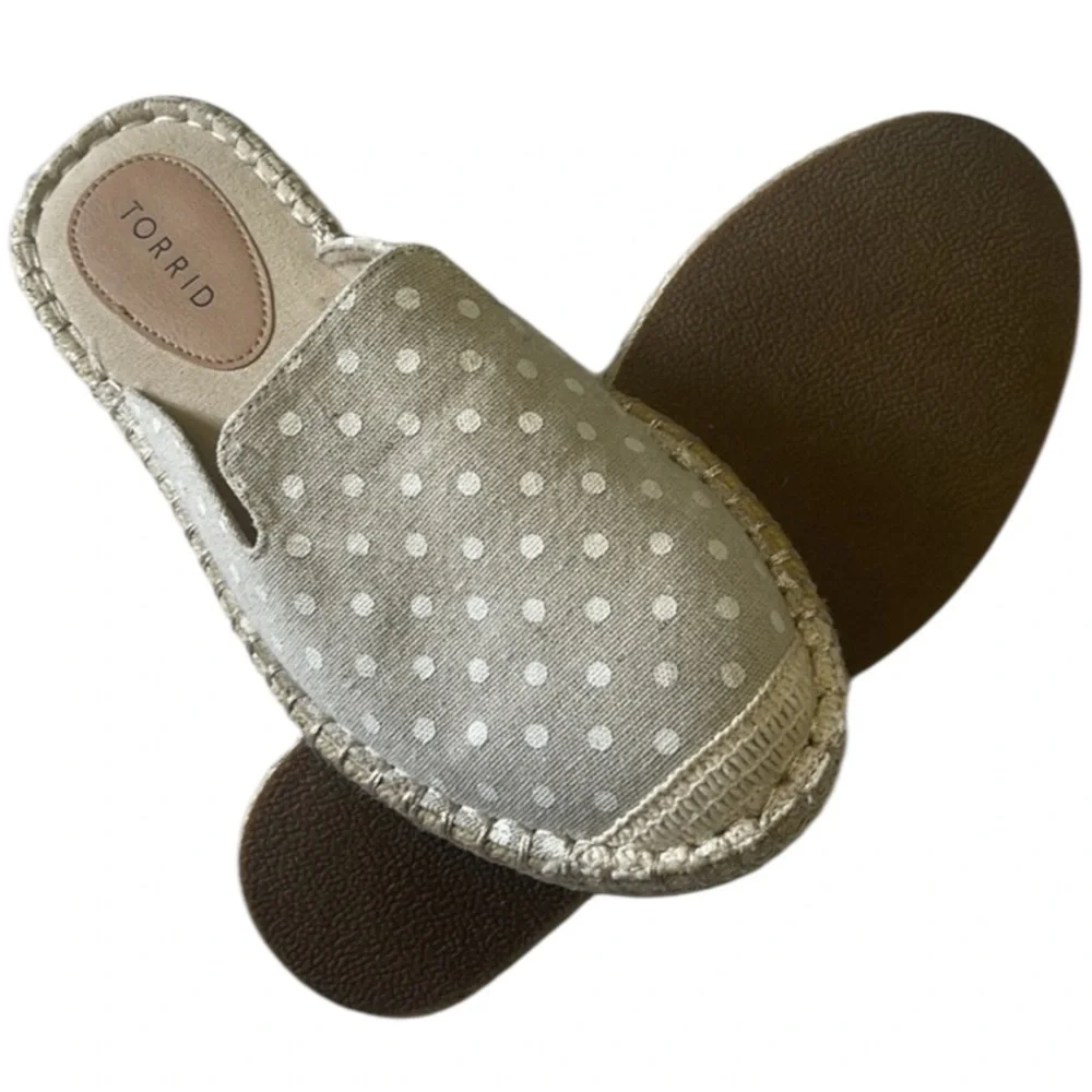 TORRID Cream/Gray Espadrille Mules with Polka Dot Design Size 7.5WW — ADORABLE!!